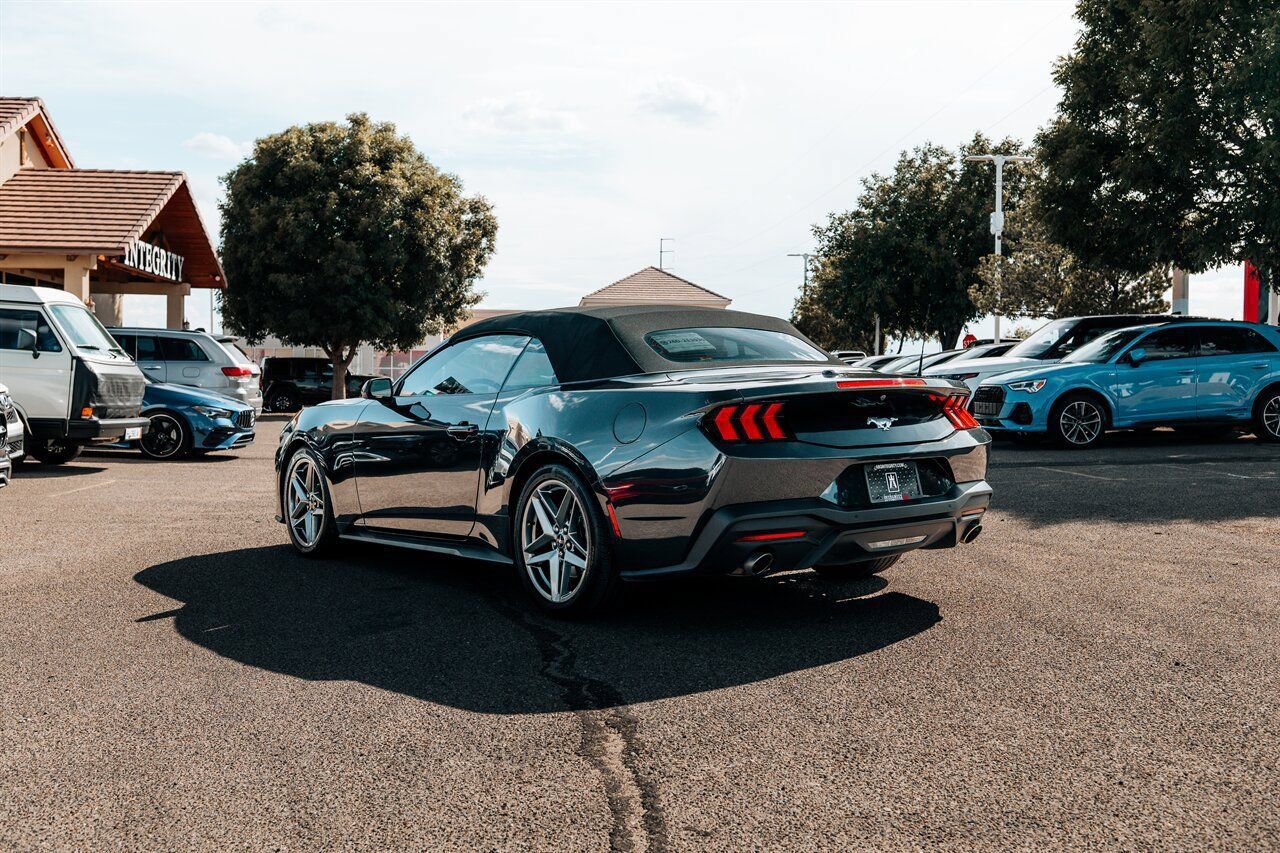 Used 2024 Ford Mustang Convertible RWD image 5
