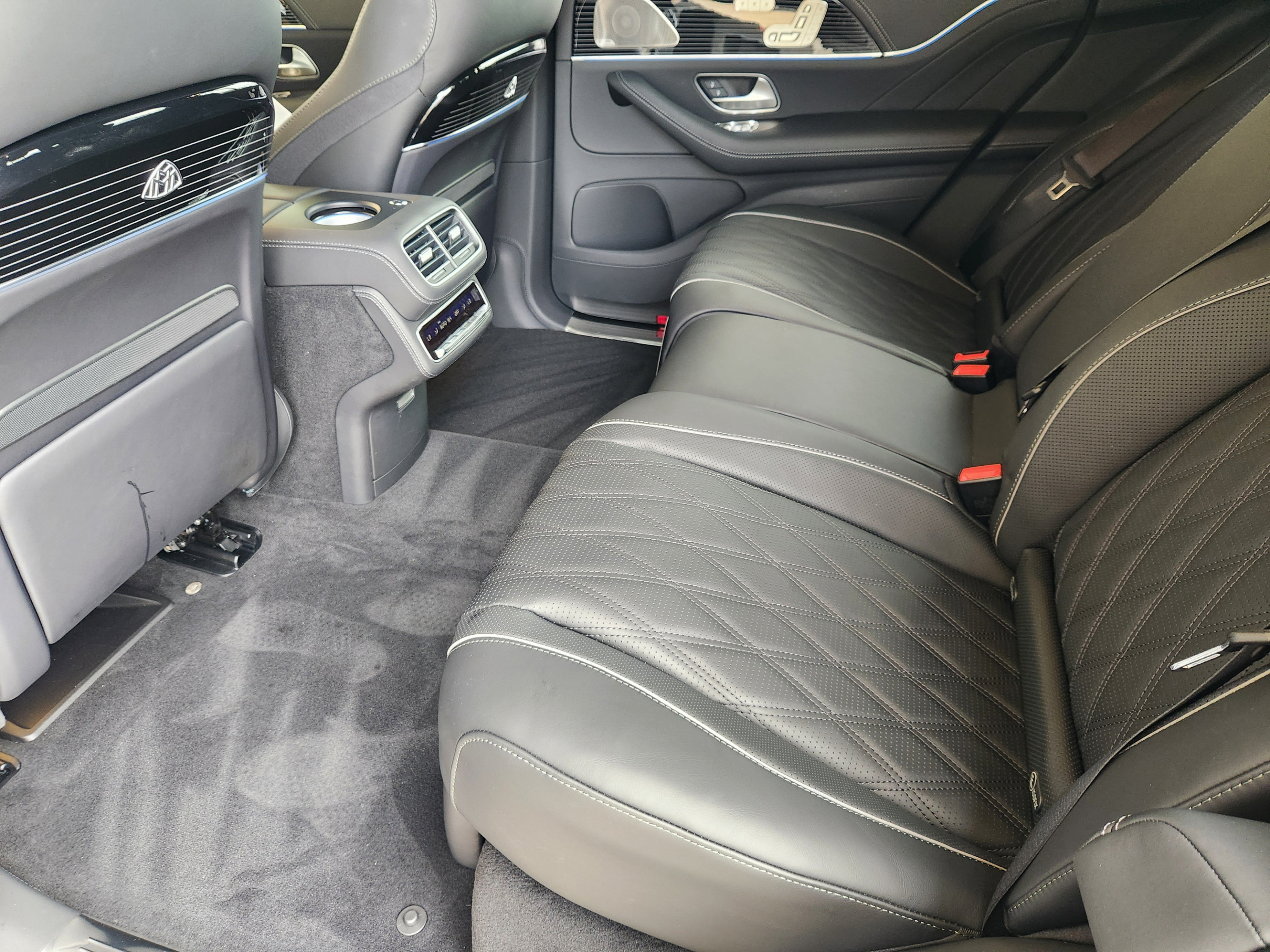 Used 2025 Mercedes-Benz Maybach GLS 600 4MATIC image 32