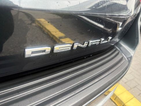 Used 2022 GMC Yukon XL Denali RWD image 9