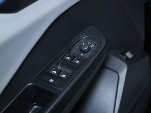 Certified 2022 Volkswagen Taos SE w/ Panoramic Sunroof Package AWD/4WD image 17