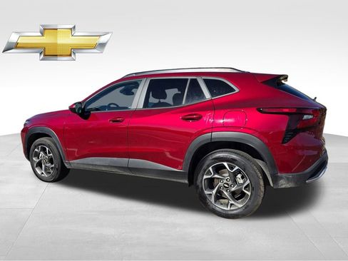 Certified 2025 Chevrolet Trax LT w/ LT Convenience Package image 4