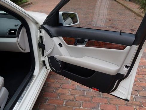 Used 2010 Mercedes-Benz C 300 Sedan image 19