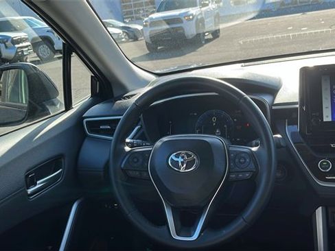 Used 2025 Toyota Corolla Cross XLE image 20