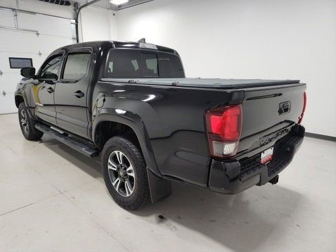 Used 2019 Toyota Tacoma TRD Sport image 5