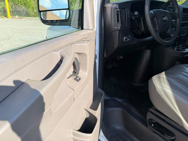 Used 2015 Chevrolet Express 2500 RWD image 18