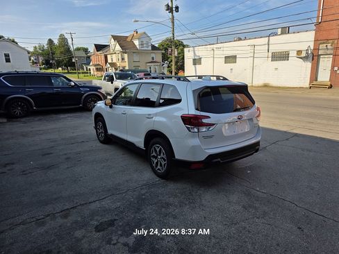 Used 2022 Subaru Forester Premium AWD/4WD image 5