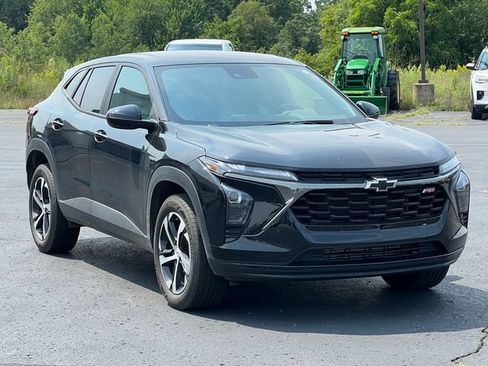 Used 2024 Chevrolet Trax RS w/ Driver Confidence Package FWD image 15