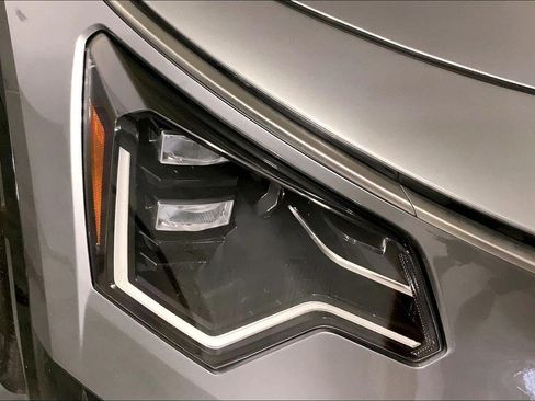 Certified 2025 Kia Niro SX Touring FWD image 26