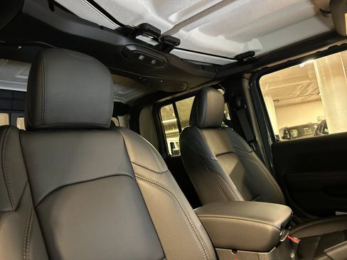 New 2026 Jeep Gladiator Sport image 15