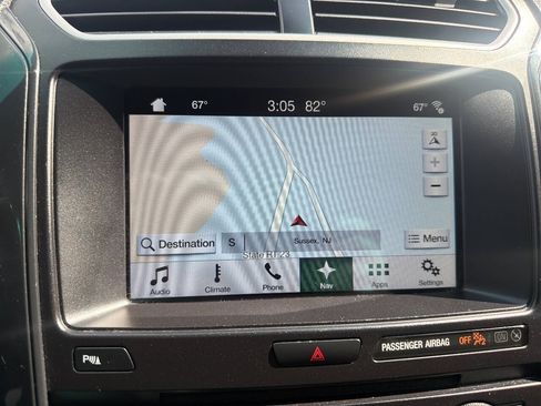 Used 2017 Ford Explorer XLT w/ Equipment Group 202A AWD/4WD image 18