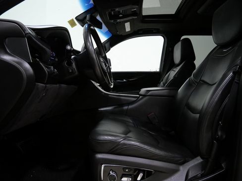Used 2019 Cadillac Escalade ESV Platinum image 12