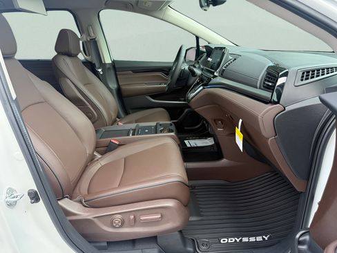New 2026 Honda Odyssey Touring image 14