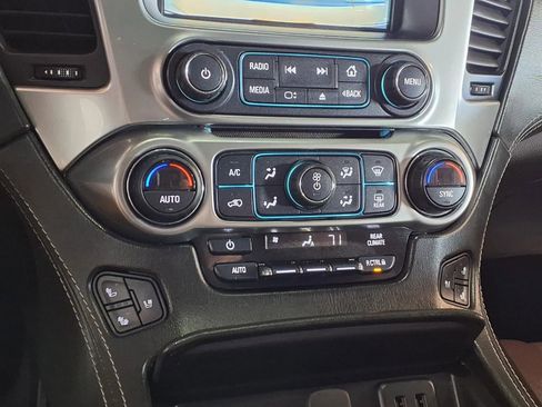 Used 2020 Chevrolet Suburban Premier w/ Premier Plus Edition image 25