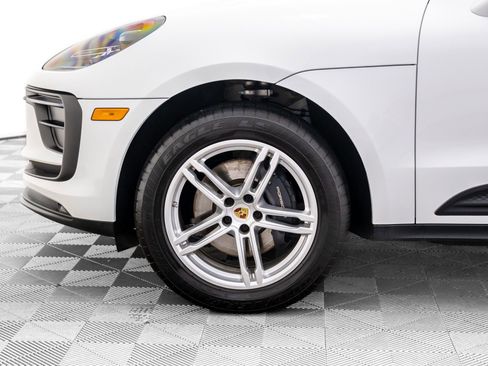 Certified 2025 Porsche Macan image 32