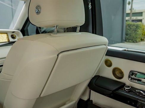 Used 2024 Rolls-Royce Phantom Sedan image 78