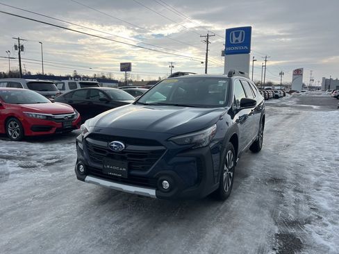 Used 2025 Subaru Outback Limited image 1