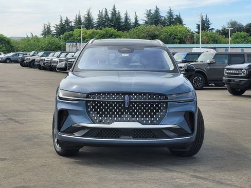 New 2026 Lincoln Nautilus Reserve image 3