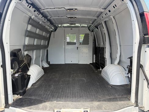 Used 2017 Chevrolet Express 2500 RWD image 3