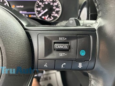 Used 2025 Nissan Pathfinder SV AWD/4WD image 28
