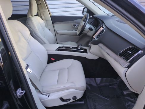 Used 2023 Volvo XC90 B5 Plus w/ Protection Package Premier image 31