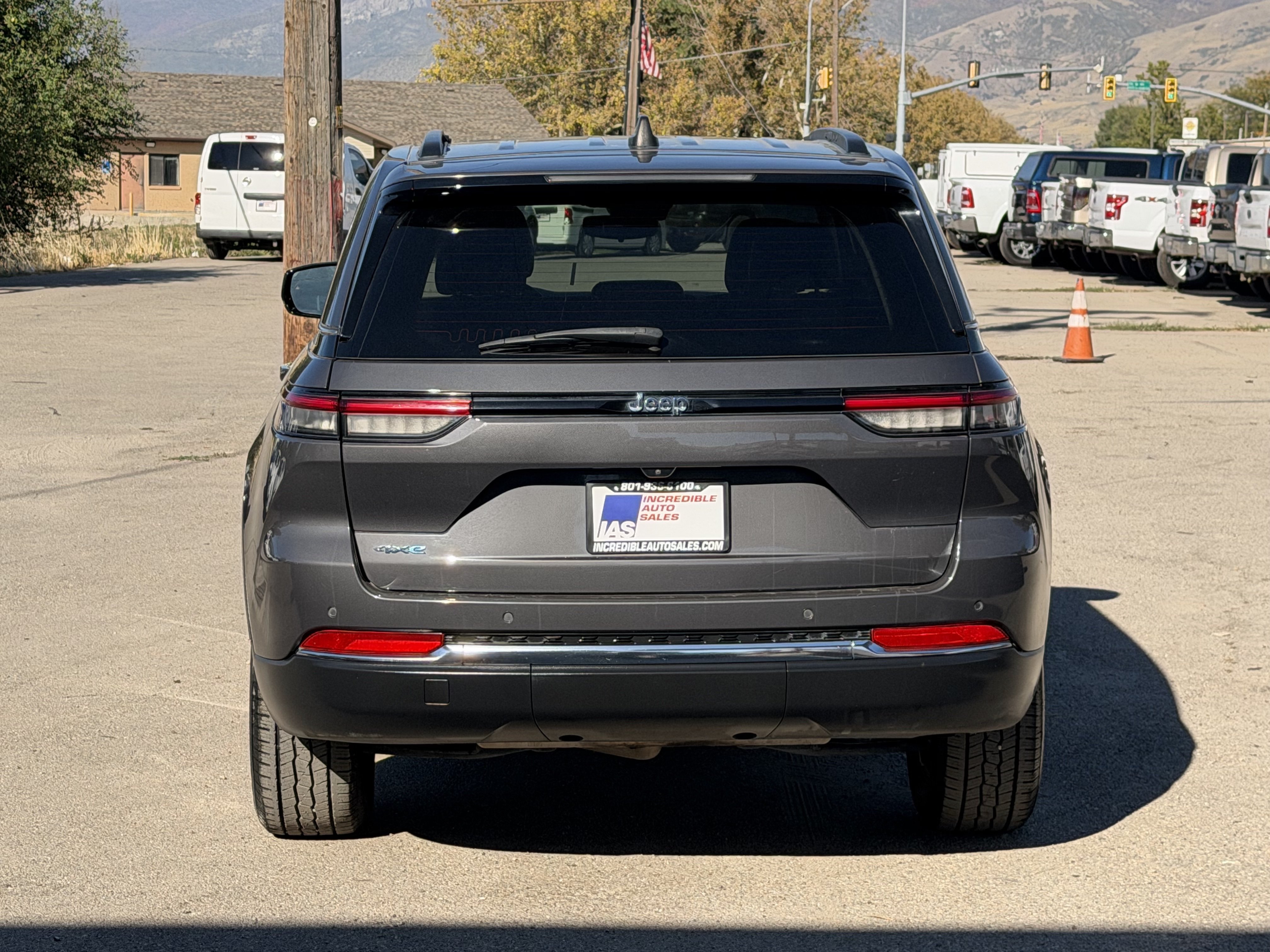 Used 2023 Jeep Grand Cherokee 4WD 4xe image 5