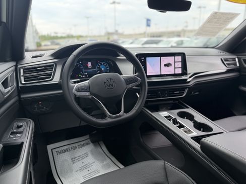 Used 2024 Volkswagen Atlas Cross Sport SE AWD/4WD image 29