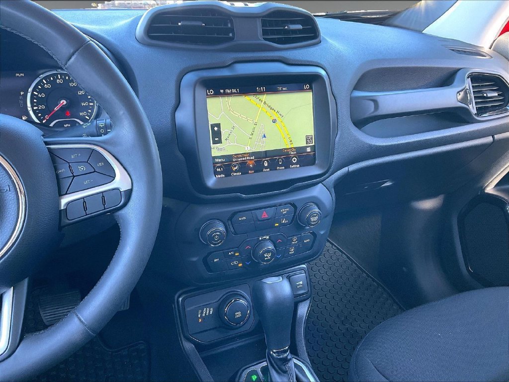 Used 2023 Jeep Renegade Altitude AWD/4WD image 17
