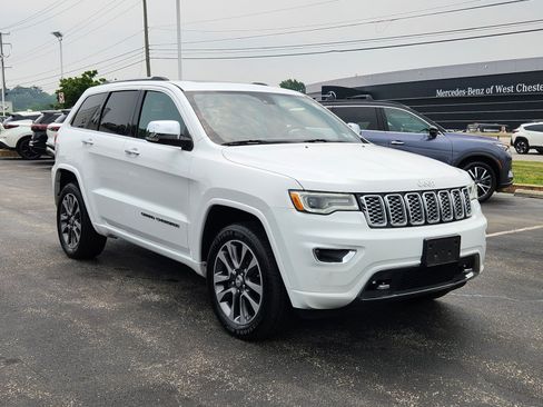 Used 2018 Jeep Grand Cherokee Overland AWD/4WD image 2