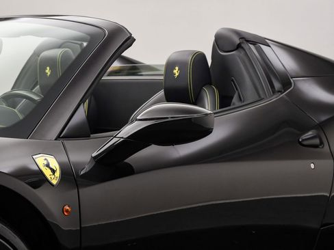 Used 2014 Ferrari 458 Spider image 10