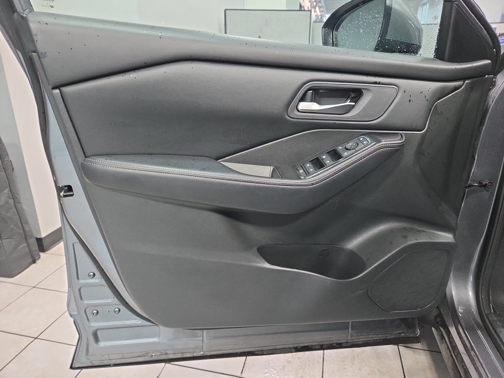 Used 2026 Nissan Rogue SV AWD/4WD image 31