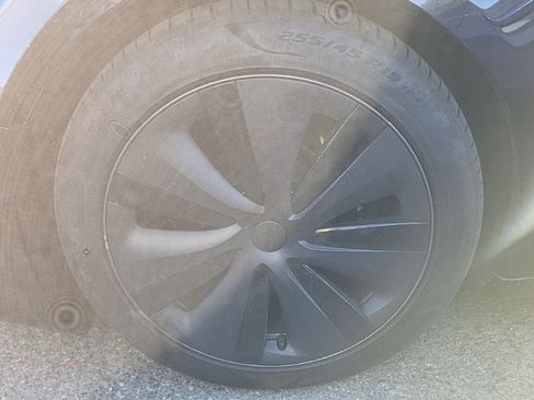 Used 2022 Tesla Model S image 7