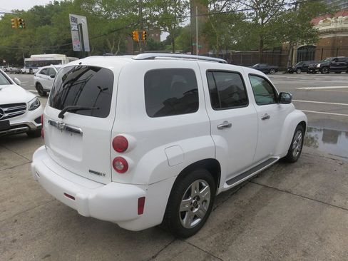 Used 2011 Chevrolet HHR LT FWD image 4
