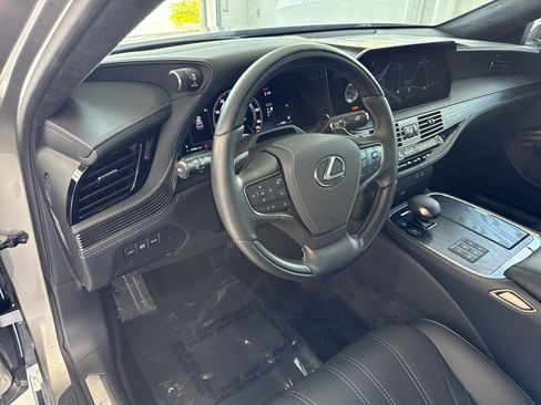 Used 2023 Lexus LS 500h AWD w/ Luxury Package image 21