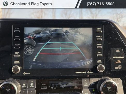 Used 2022 Toyota Highlander XLE image 16