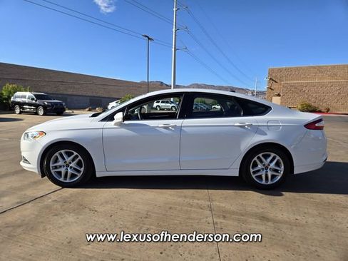 Used 2014 Ford Fusion SE FWD image 3