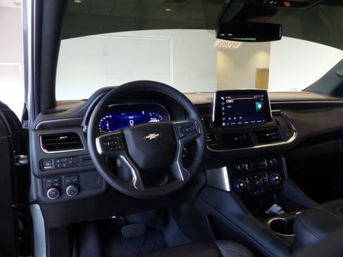Used 2024 Chevrolet Tahoe LT w/ Luxury Package AWD/4WD image 16