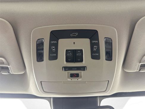 Used 2023 Toyota Sienna Limited FWD image 24