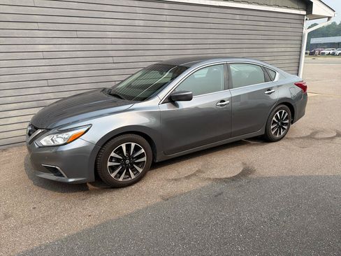 Used 2018 Nissan Altima 2.5 SV FWD image 4