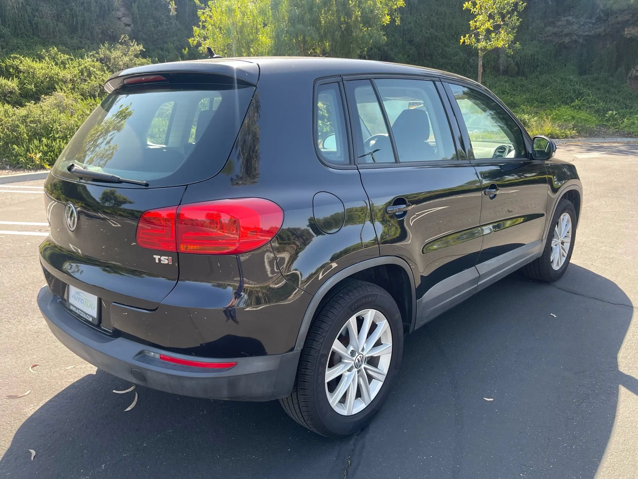 Used 2017 Volkswagen Tiguan S FWD image 5