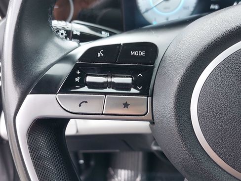 Used 2024 Hyundai Elantra Limited image 16