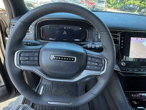 Used 2024 Jeep Wagoneer L Series II AWD/4WD image 30