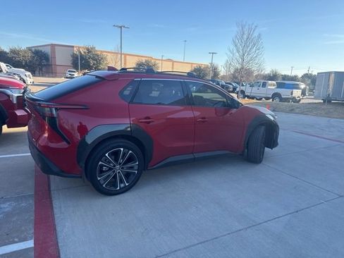 Used 2024 Toyota bZ4X Limited image 3