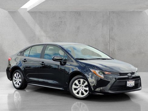 Used 2025 Toyota Corolla LE image 1
