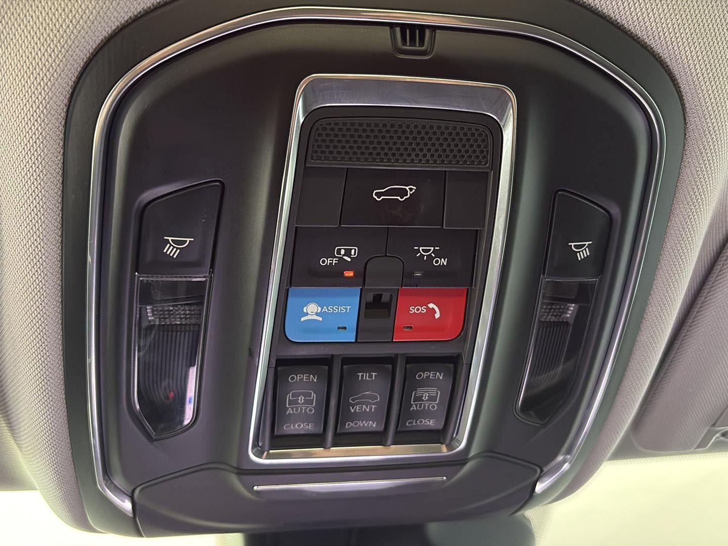 Used 2023 Jeep Grand Cherokee Limited w/ Black Appearance Package AWD/4WD image 22