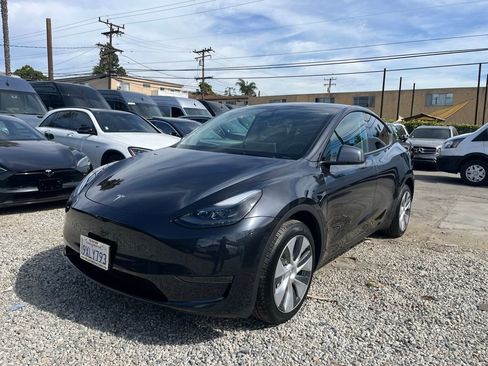 Used 2024 Tesla Model Y Long Range image 1
