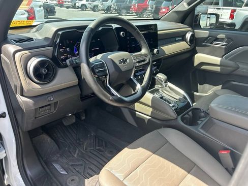 Used 2025 Chevrolet Colorado ZR2 w/ Technology Package AWD/4WD image 21