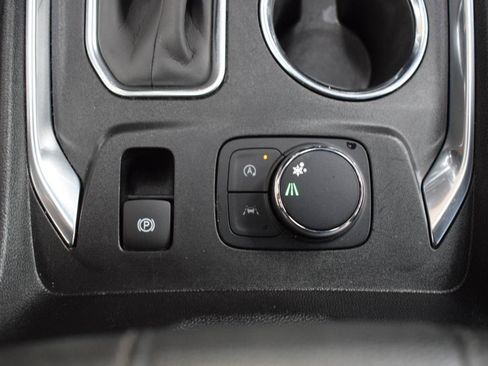 Used 2023 Chevrolet Traverse LT FWD image 31