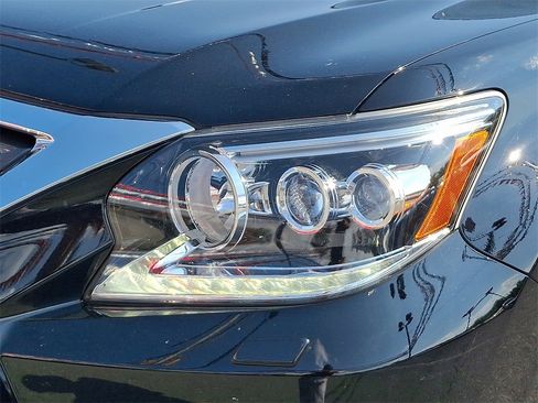 Used 2019 Lexus GX 460 image 9