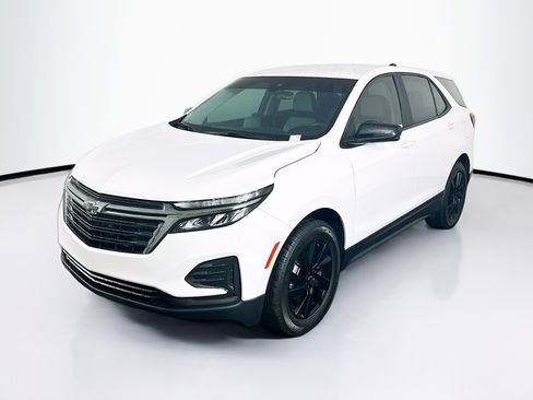 Used 2024 Chevrolet Equinox LS w/ LS Convenience Package image 3