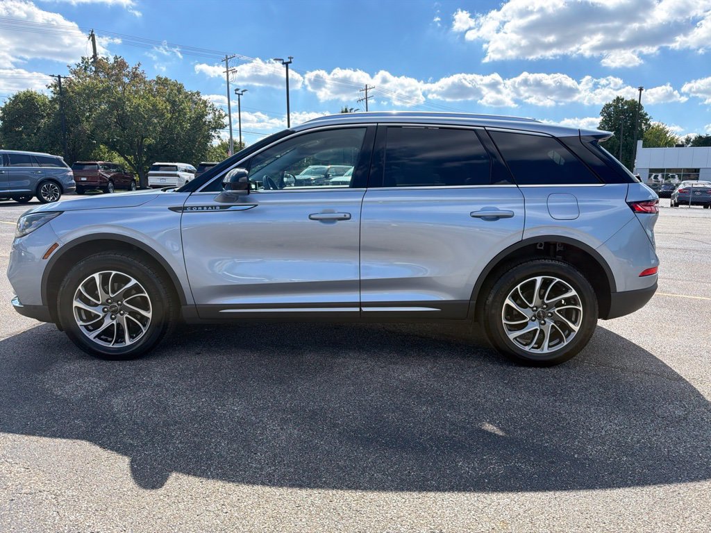 Used 2022 Lincoln Corsair AWD w/ Equipment Group 101A image 9